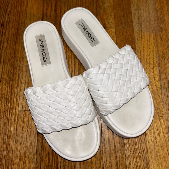 SOLD Steve Madden Sandals - Picture 1 of 4